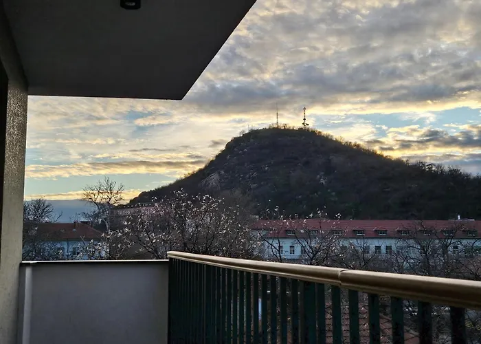 Апартхотел Hills With Free Parking 4*