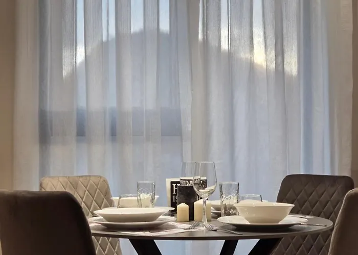 Hills With Free Parking Апартхотел