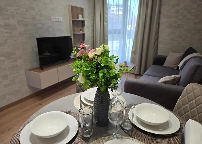 Hills With Free Parking 4*