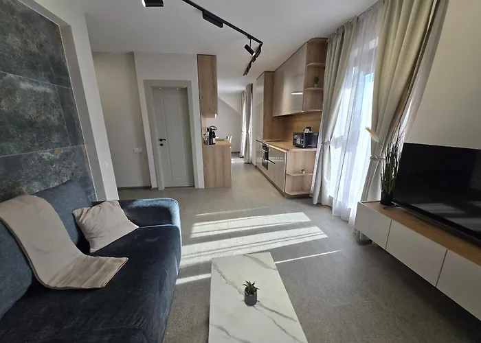 Hills With Free Parking Апартхотел