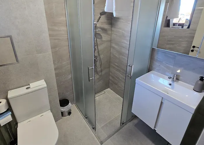 Апартхотел Hills With Free Parking 4*