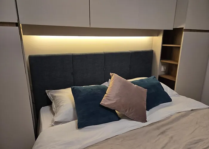 Апартхотел Hills With Free Parking 4*