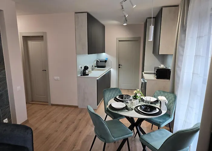 Апартхотел Hills With Free Parking 4*