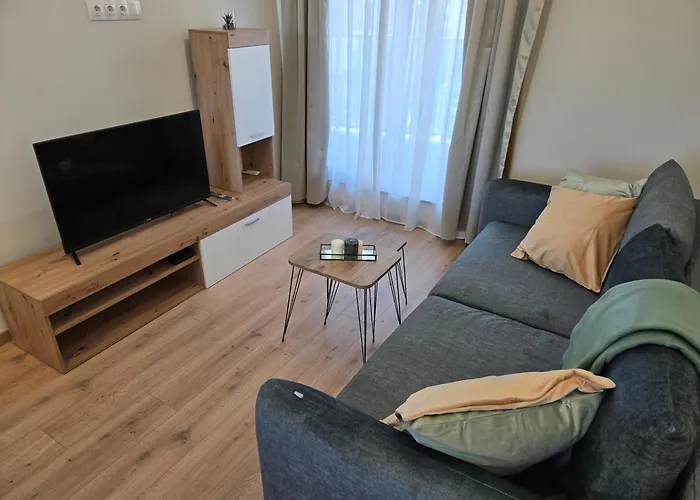 Апартхотел Hills With Free Parking