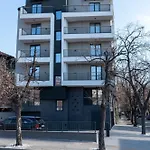 Aparthotel Hills With Free Parking