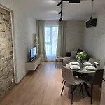 Aparthotel Hills With Free Parking