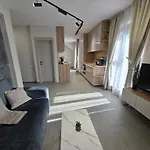 Hills With Free Parking Aparthotel