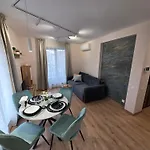 Aparthotel Hills With Free Parking 4*