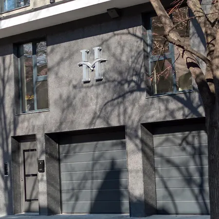 Aparthotel Hills With Free Parking 4*