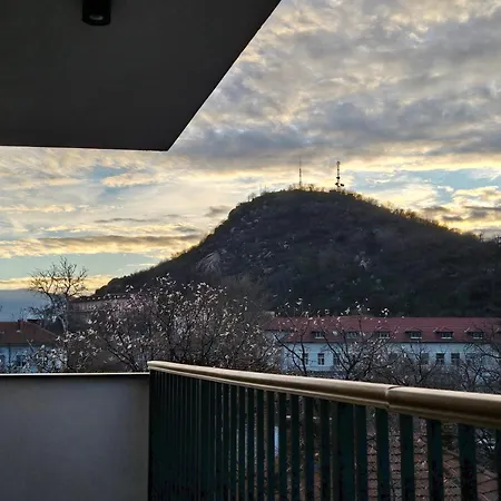 Ξενοδοχείο με διαμερίσματα Hills With Free Parking 3*