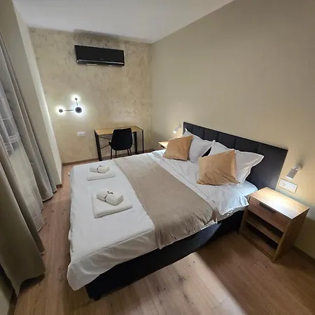 Hills With Free Parking Aparthotel