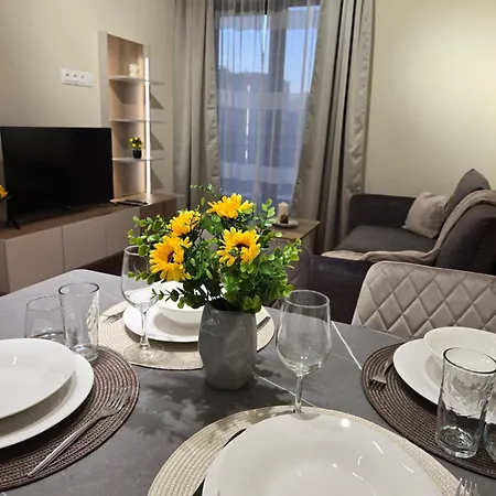 Hills With Free Parking 4*