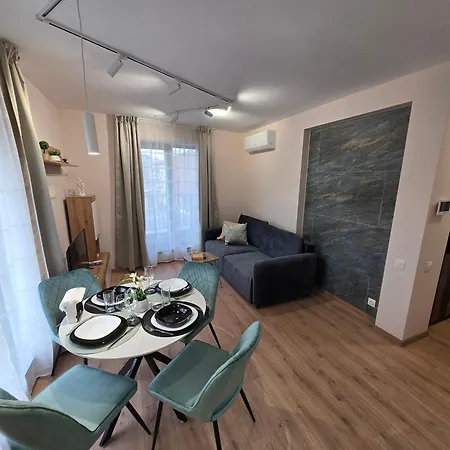 Ξενοδοχείο με διαμερίσματα Hills With Free Parking 3*