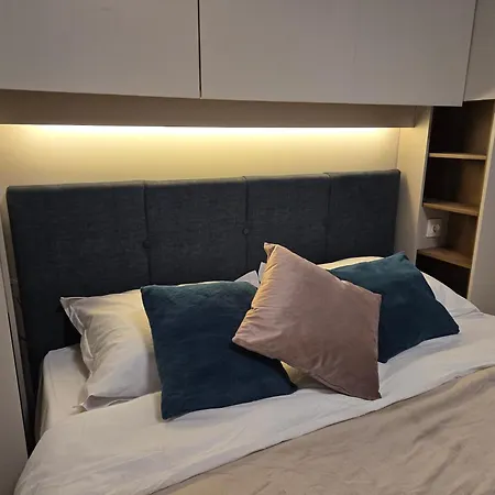 Ξενοδοχείο με διαμερίσματα Hills With Free Parking 3*