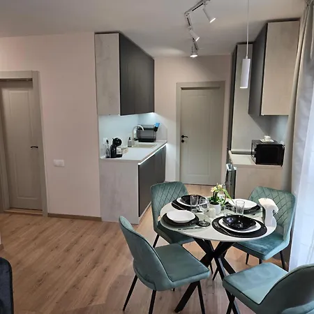Ξενοδοχείο με διαμερίσματα Hills With Free Parking 3*