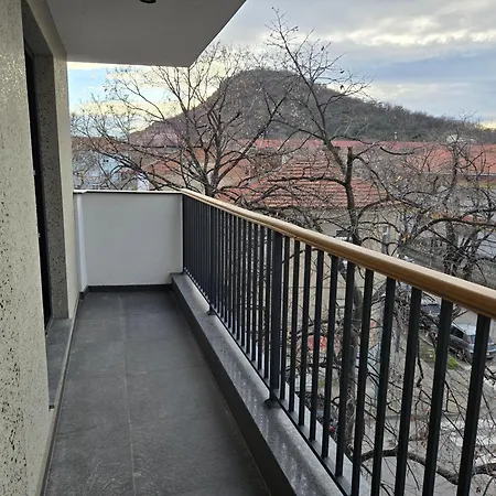 Aparthotel Hills With Free Parking