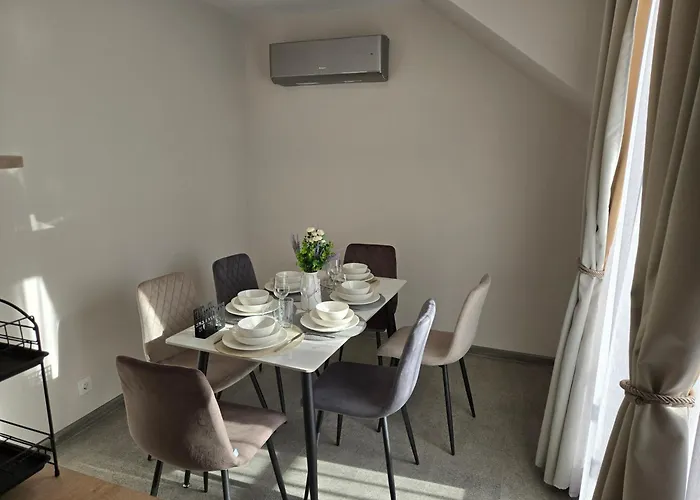 Hills With Free Parking 公寓式酒店 4*