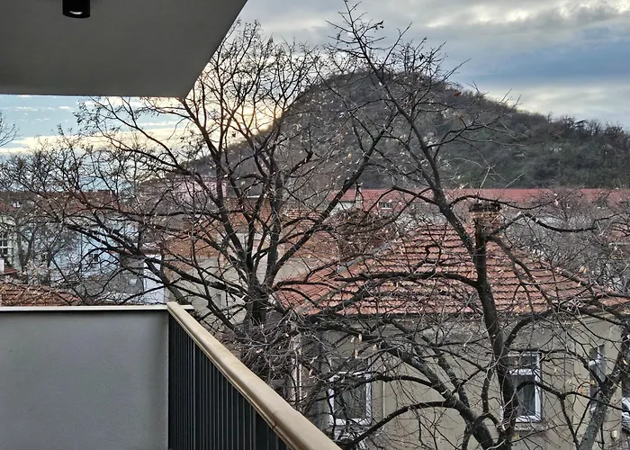 Hills With Free Parking 普罗夫迪夫