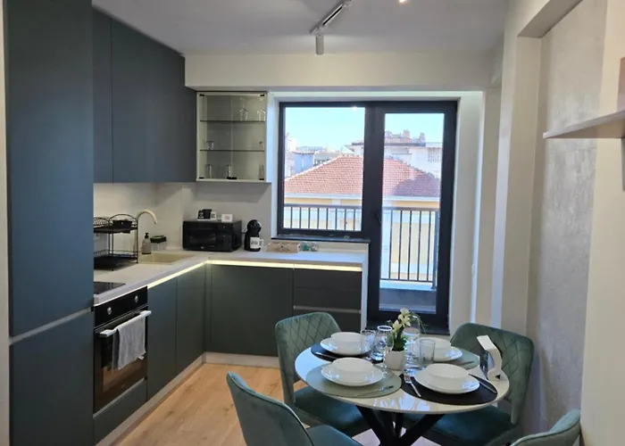 Hills With Free Parking 公寓式酒店 4*